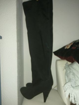 Botas altas negras estilo calcetin de segunda mano por 9 EUR en Chiclana de  la Frontera en WALLAPOP
