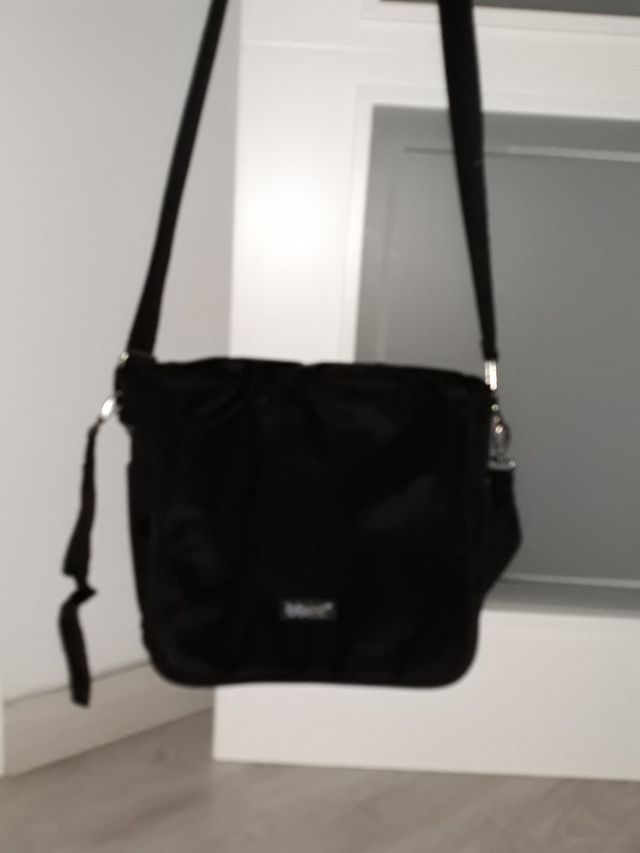 Bolsa negra para llevar en el cochecito