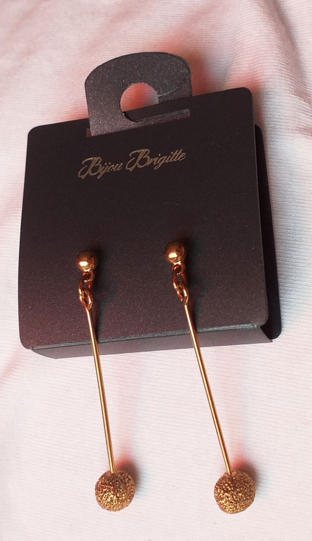 Pendientes largos dorados