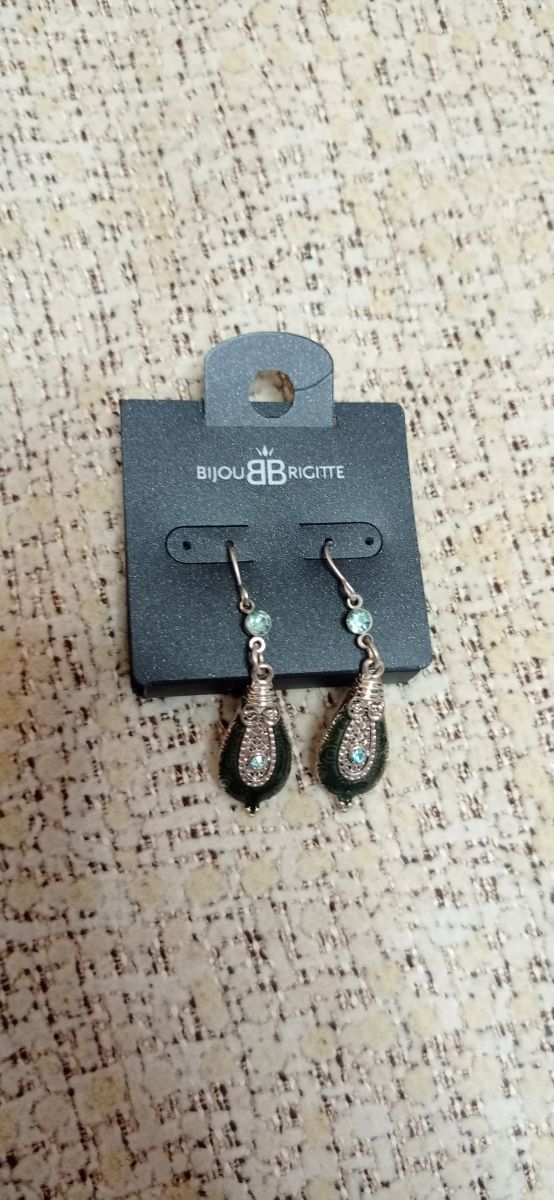 Pendientes largos dorados