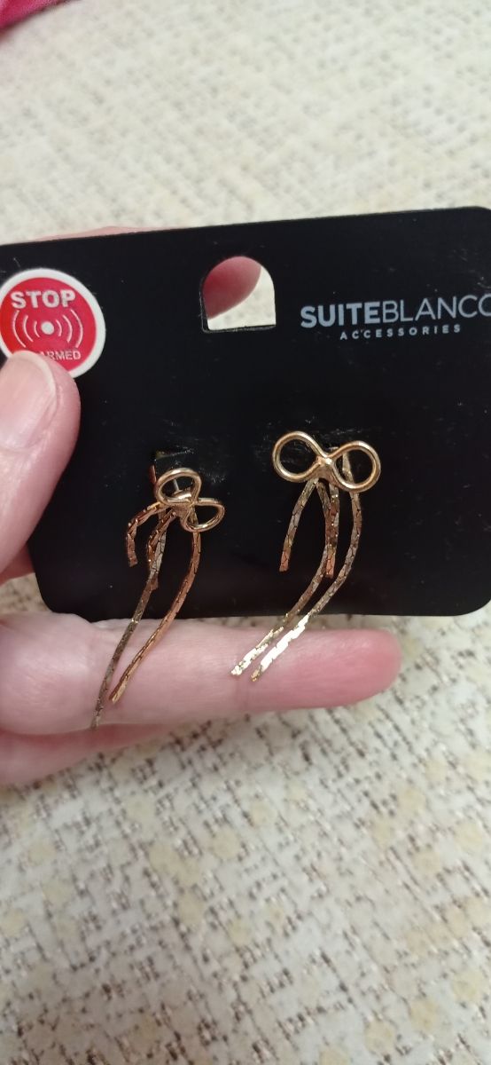 Pendientes largos dorados