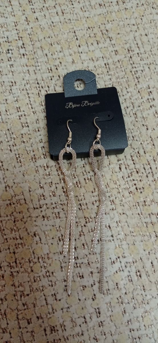 Pendientes largos dorados