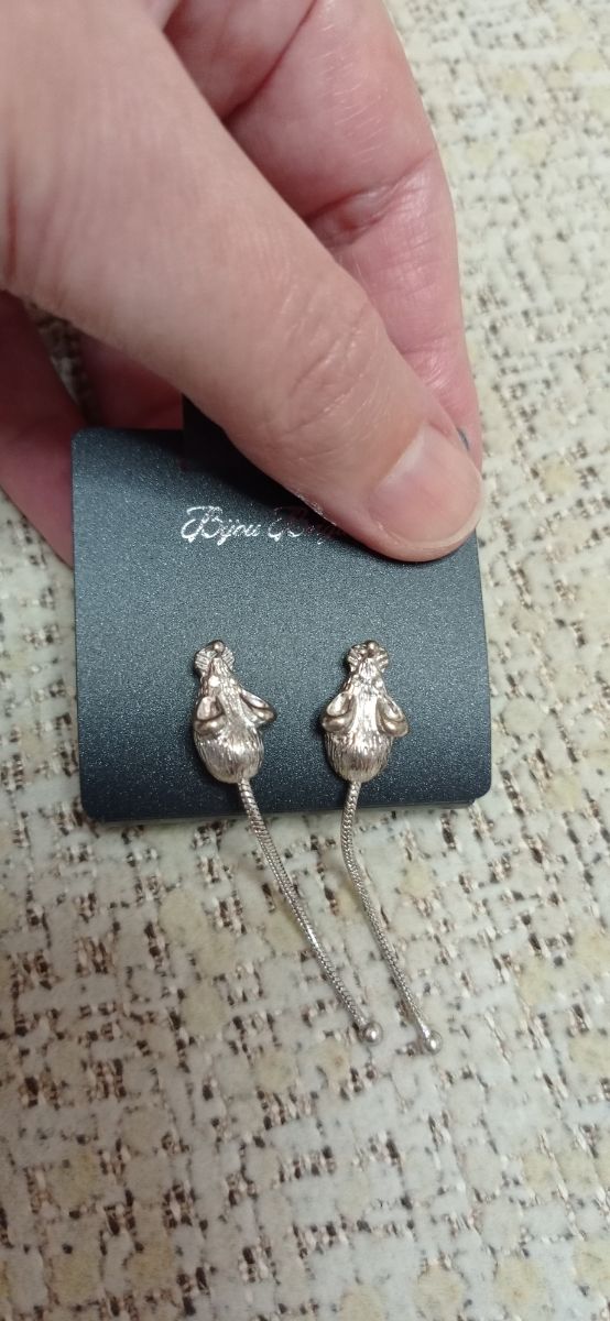 Pendientes largos dorados