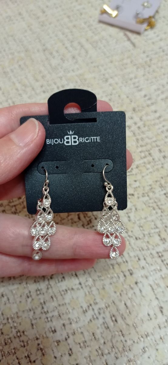 Pendientes largos dorados