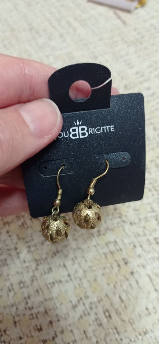 Pendientes largos dorados