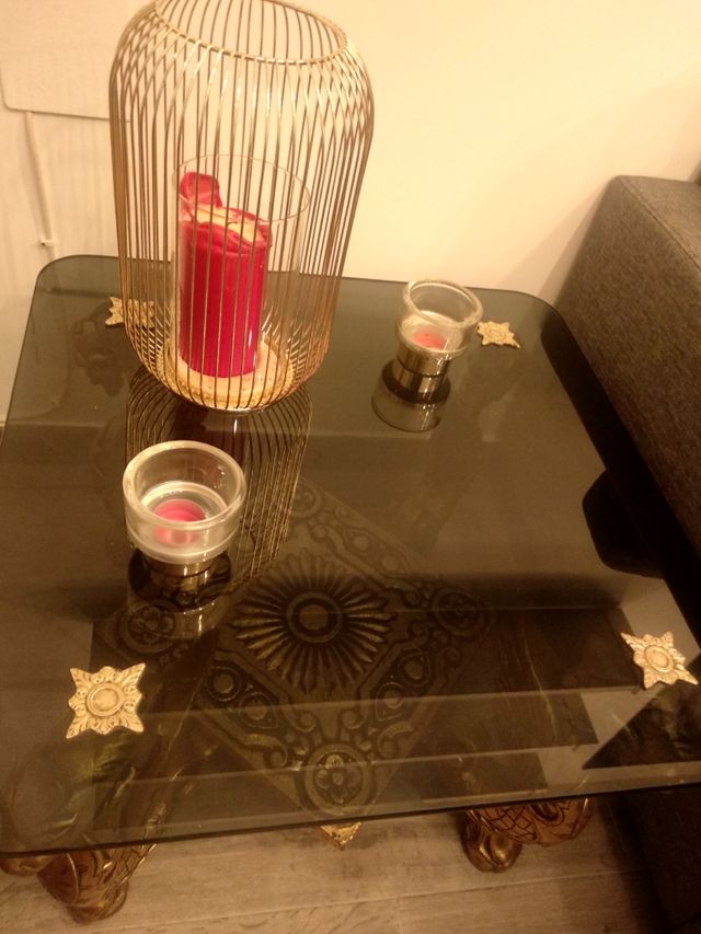 Mesa auxiliar forja y cristal leones cobre