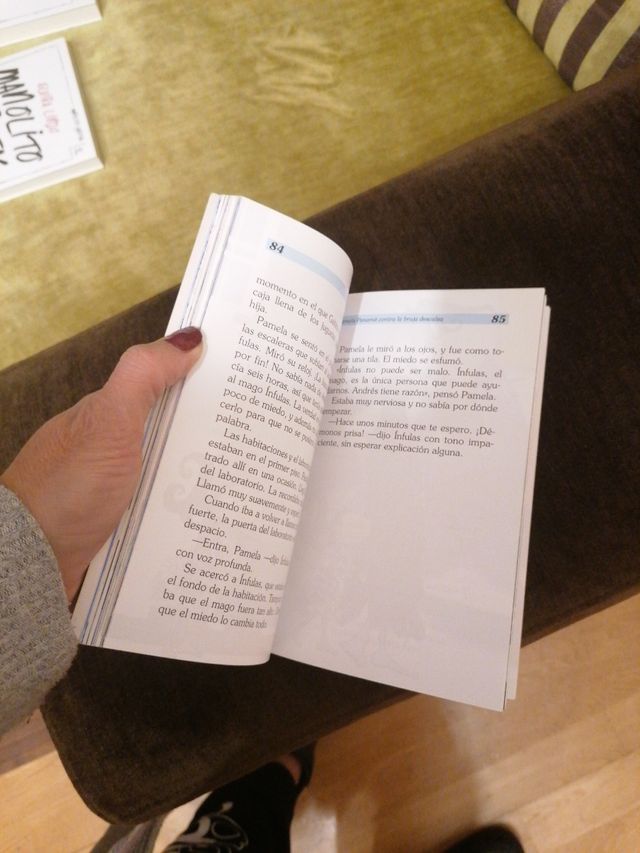 libro contra la bruja descalza