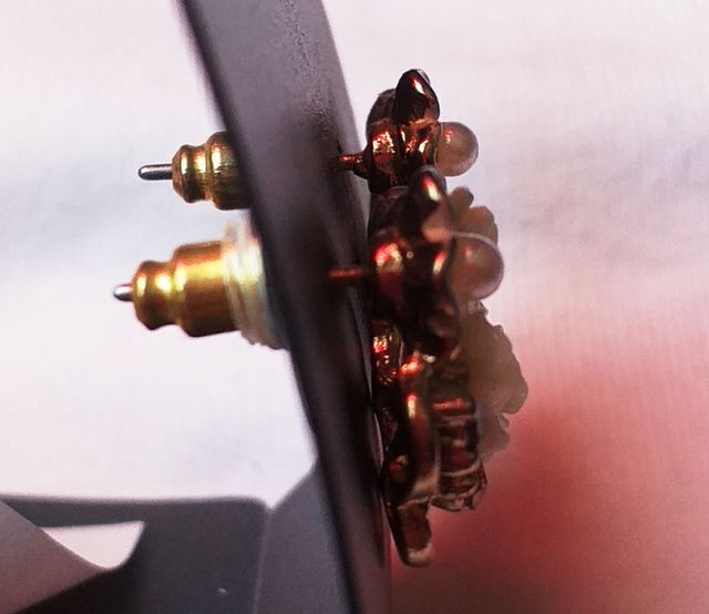 Pendientes pequeños con flor