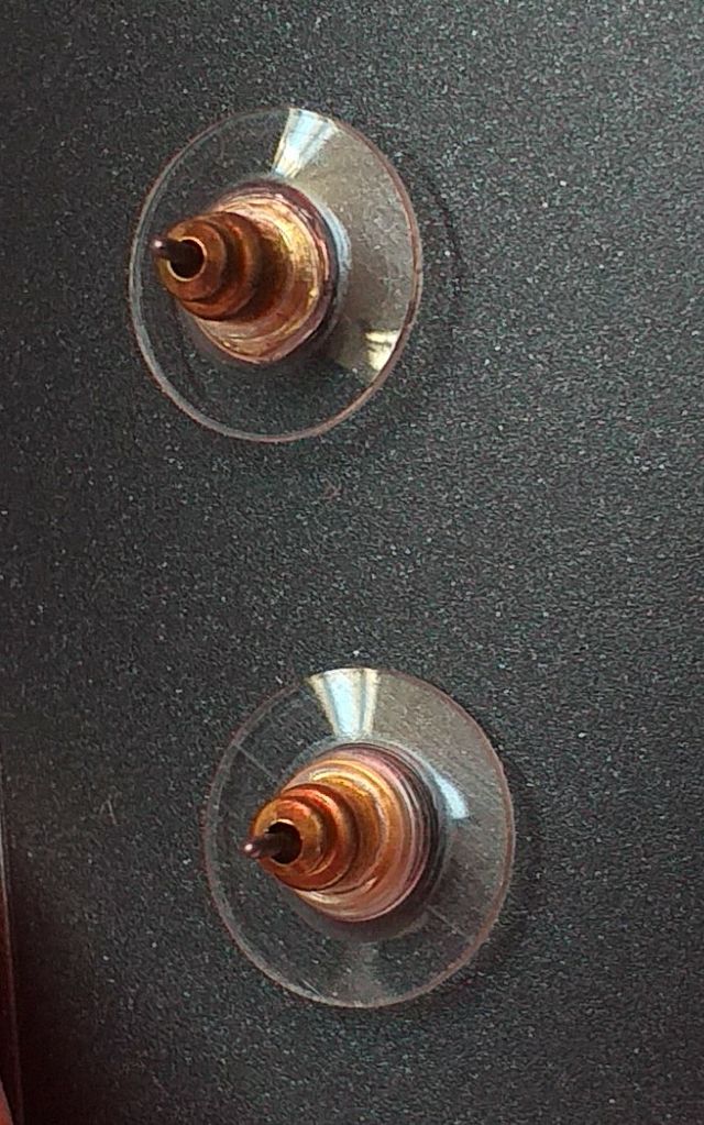 Pendientes pequeños con flor