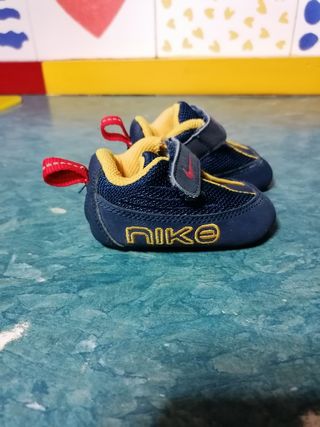 Zapatillas Nike sin suela de segunda mano por 20 EUR en Fitoria en WALLAPOP