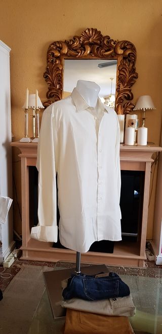 Camisas para hombre tallas grandes de segunda mano en Camisa amarilla clara. Talla L de segunda mano por 4 € en El
