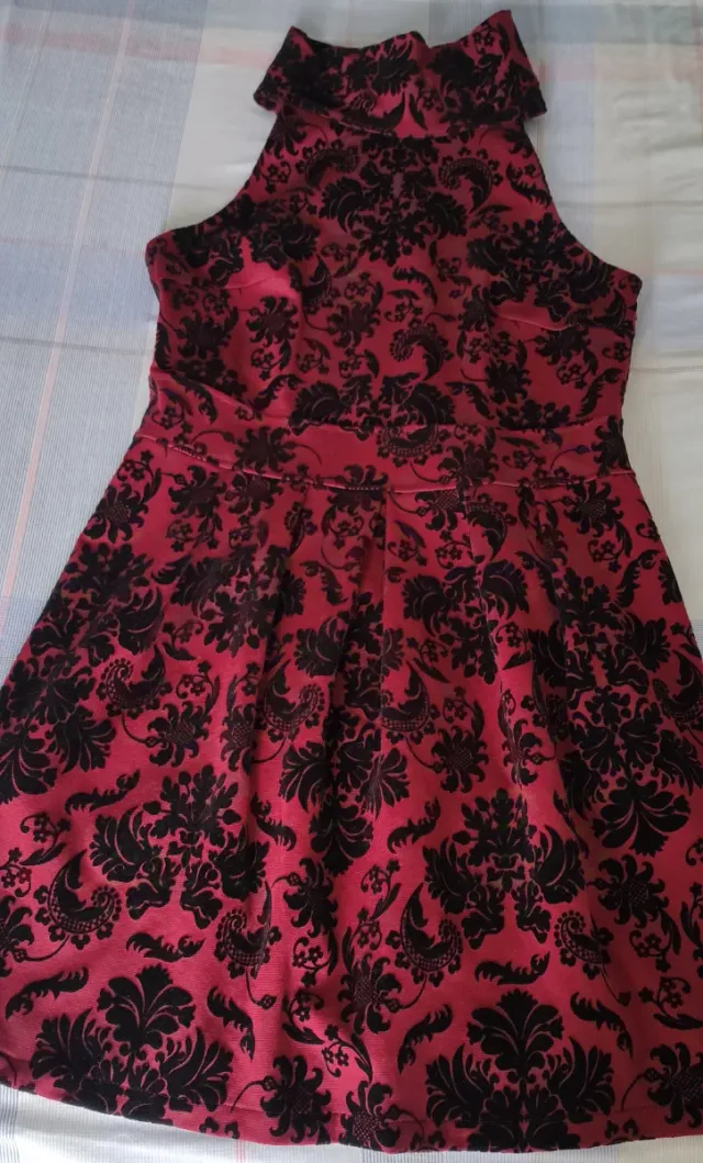 Vestido Marca amarillolimón, modelo mide 1,62