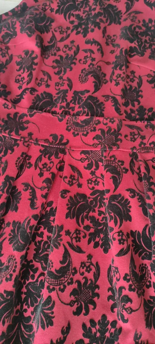 Vestido Marca amarillolimón, modelo mide 1,62