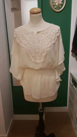 Blusa Mango blanca de segunda mano en Alcalá de Henares en Blusa de encaje blanca de segunda mano en Alcalá de Henares