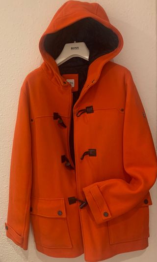 Hugo Boss trenca naranja de segunda mano por 90 EUR en Madrid en WALLAPOP