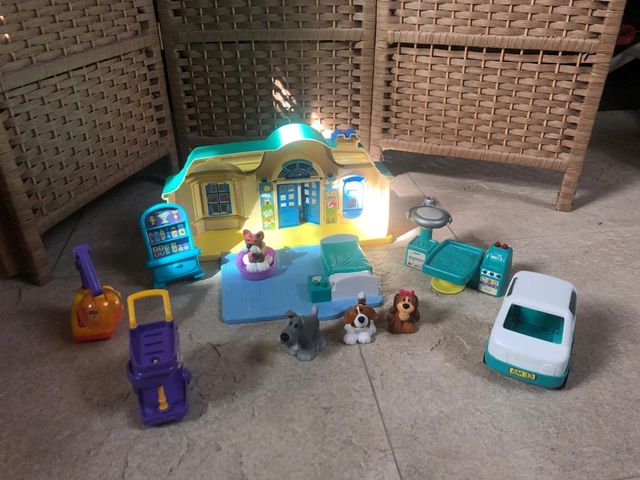 Poblado perruno juguete.