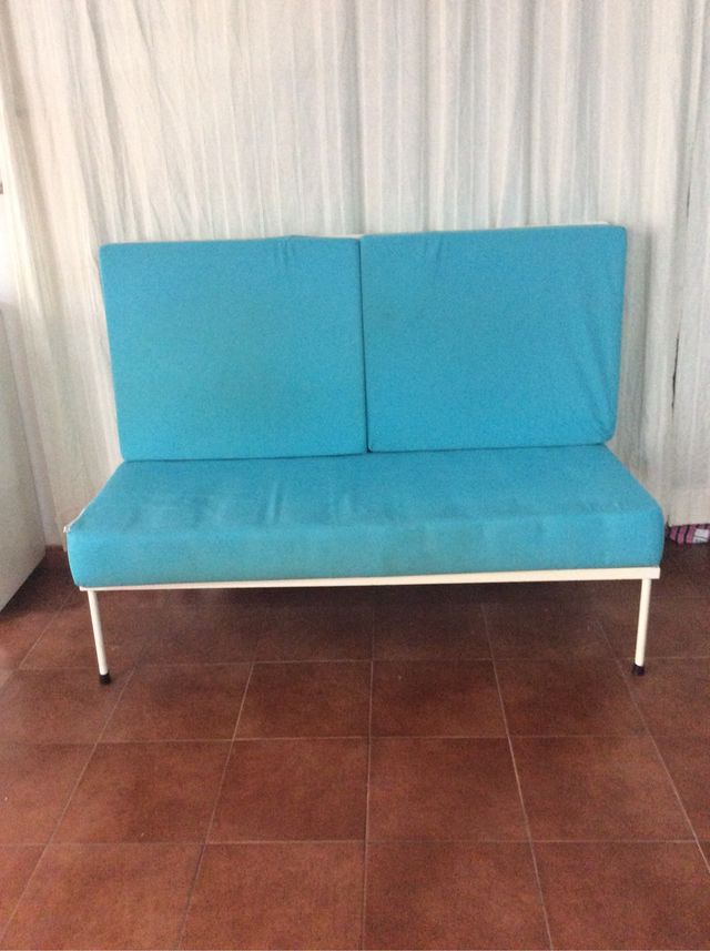 Sofá (estructura de hierro y espumas)