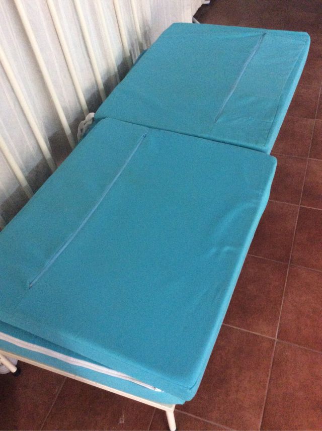 Sofá (estructura de hierro y espumas)