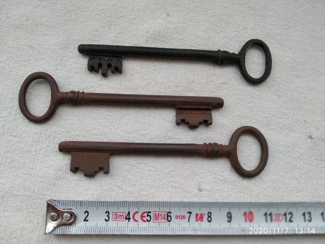 tres llaves forja antiguas