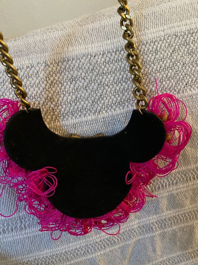 Collar de color rosado
