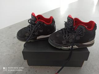 Zapatillas Nike Jordan talla 21 niño de segunda mano por 12 EUR en O Rosal  en WALLAPOP