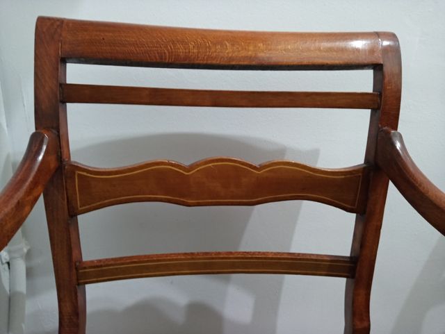 Elegante pareja de dos sillones antiguos.