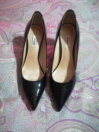Rebajas zapatos de mujer guess rebajas de segunda mano por 25 EUR en Madrid  en WALLAPOP