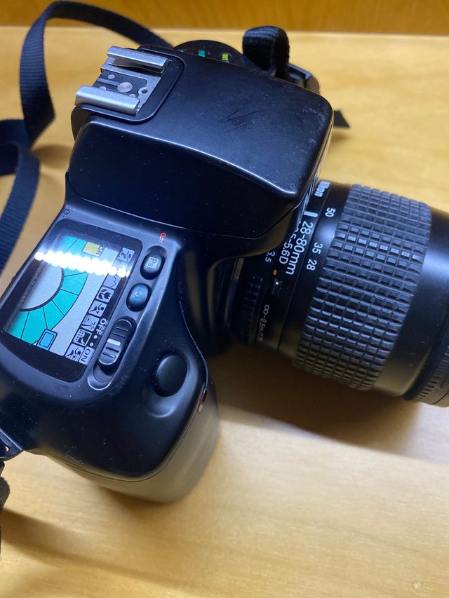 Cámara de fotos réflex analógica y zoom