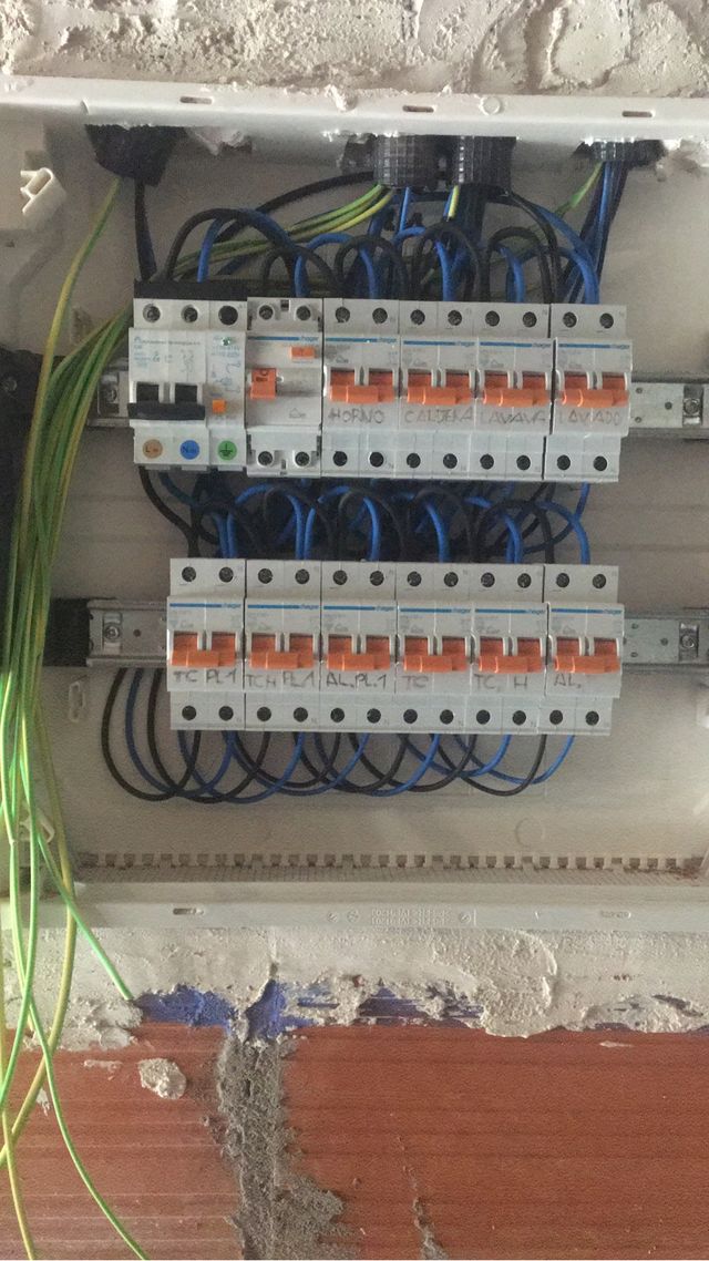 Electricista y carpintería