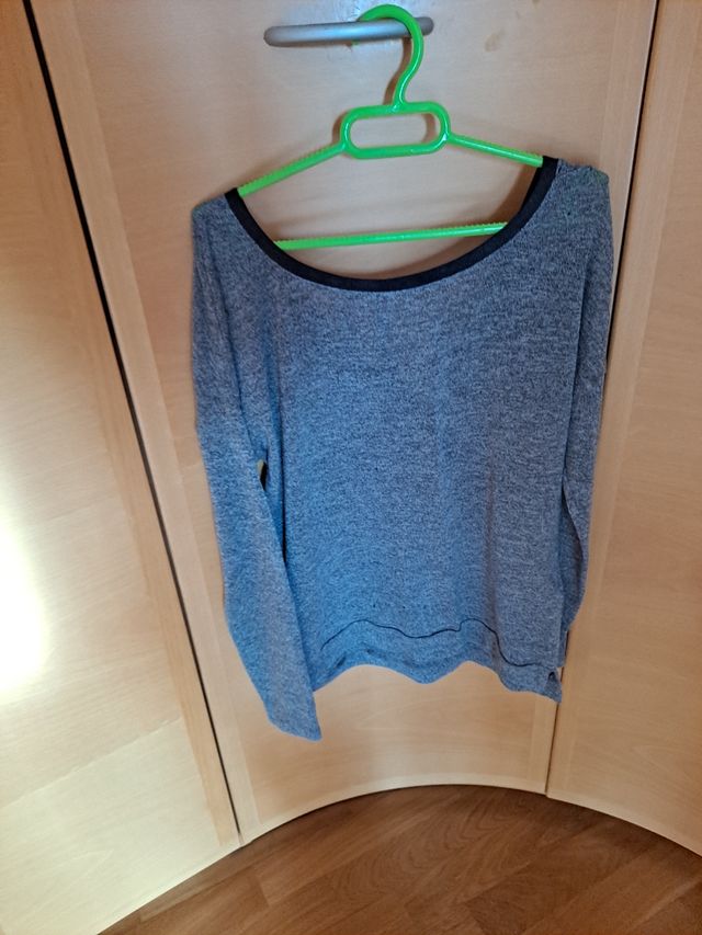 Jersey fino gris de Bershka.