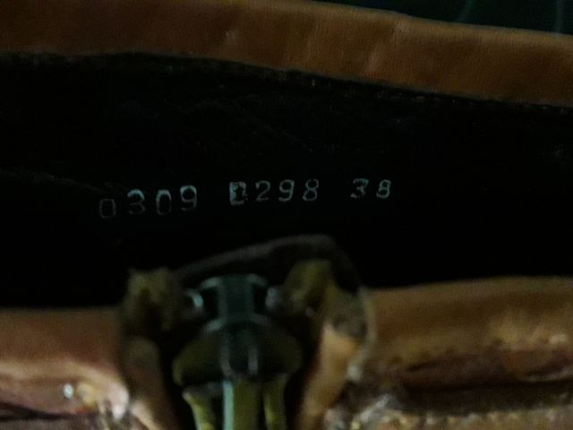 Botines color avellana claro.