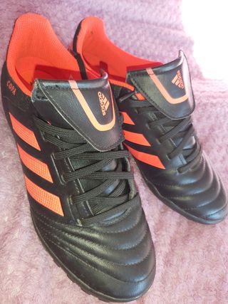 Botas futbol cesped artificial multitaco de segunda mano por 15 EUR en Sant  Vicenç dels Horts en WALLAPOP