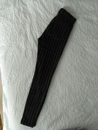 Pantalón rayas mujer Bershka talla XS de segunda mano por 6 EUR en Godella  en WALLAPOP