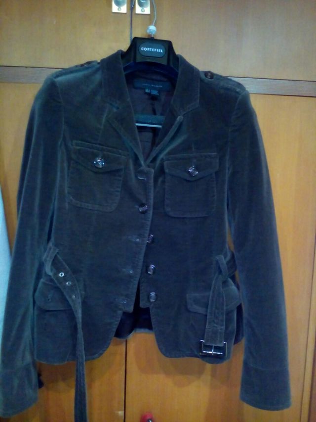 Chaqueta con cinturón Zara