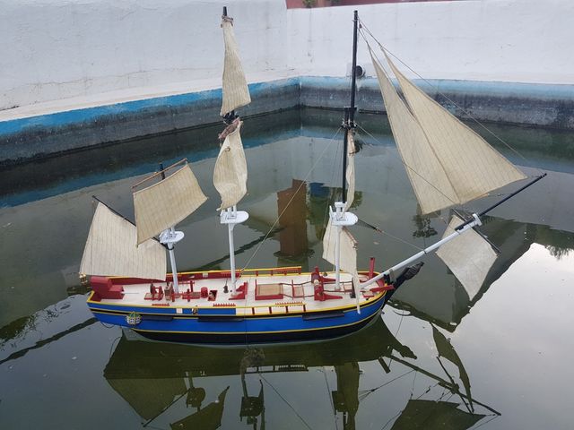 Lote de dos barcos Maqueta barco Bounty y yate