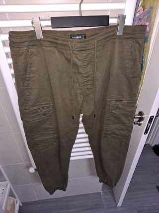 Pantalón Hombre Pull \u0026amp; Bear de segunda mano por 5 EUR en Madrid en  WALLAPOP