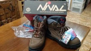 Botas Explorador 98 Nival talla 41-42 de segunda mano por 65 EUR en Getafe  en WALLAPOP
