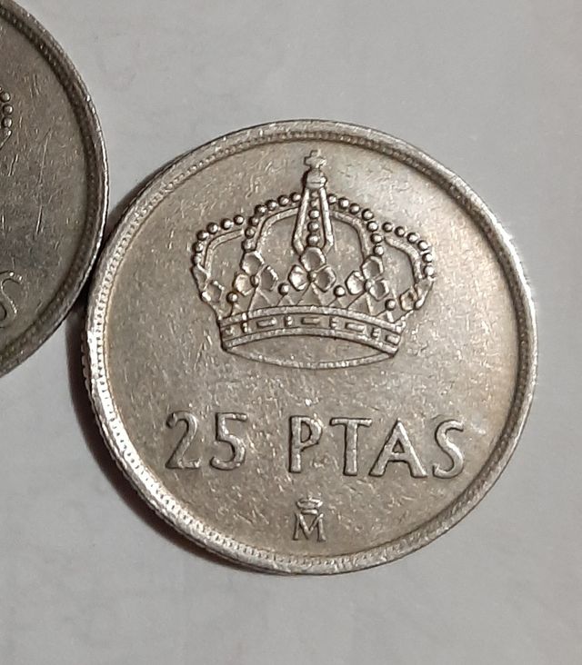 2 monedas de 25 ptas.