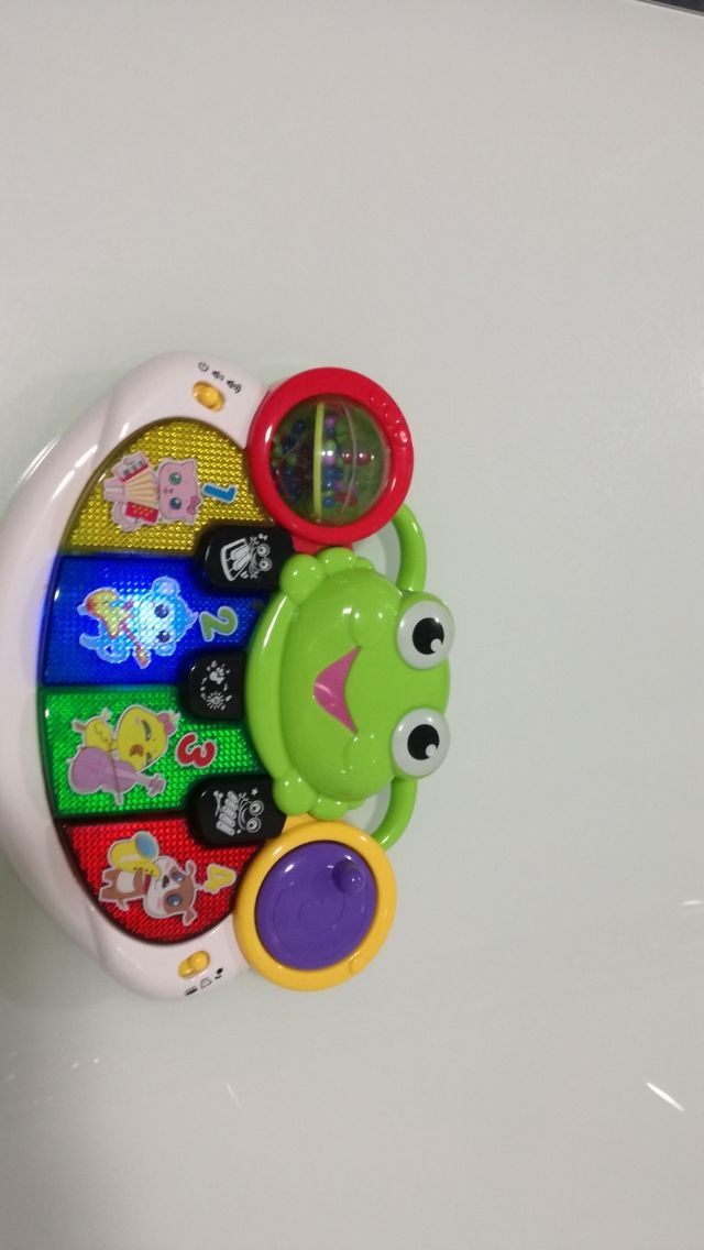 Piano tortuga interactiva con luces y bola girat