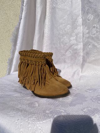 Botines camel con flecos de Zara de segunda mano por 12 EUR en Murcia en  WALLAPOP