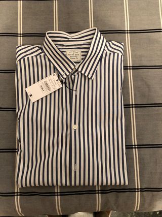Camisa rayas azul marino y banco de segunda mano por 15 € en Camisa rayas Zara de segunda mano por 15 € en Valencia en