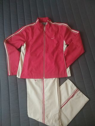 Chándal NIKE MUJER de segunda mano por 28 EUR en Carcaixent en WALLAPOP