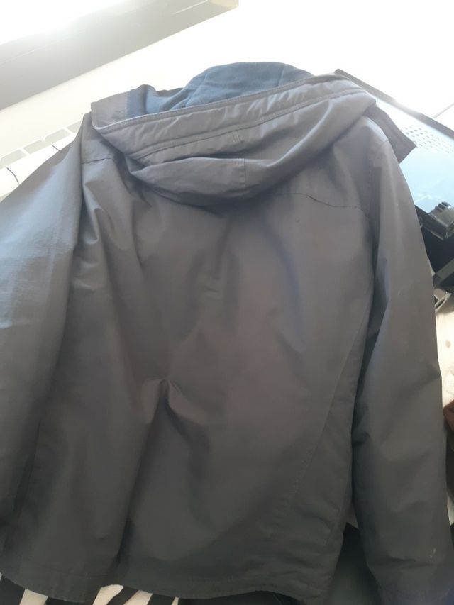 anorak HOLLISTER talla S. GRIS