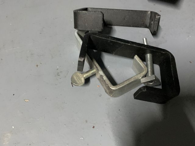 Garras para soportar efectos luminosos