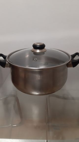 Olla acero inoxidable de segunda mano en Vigo en WALLAPOP Cacerola vidrio templado a estrenar de segunda mano por 24