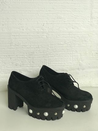 ZAPATOS PLATAFORMA NEGRA T.38 yellow de segunda mano por 38 EUR en Terrassa  en WALLAPOP