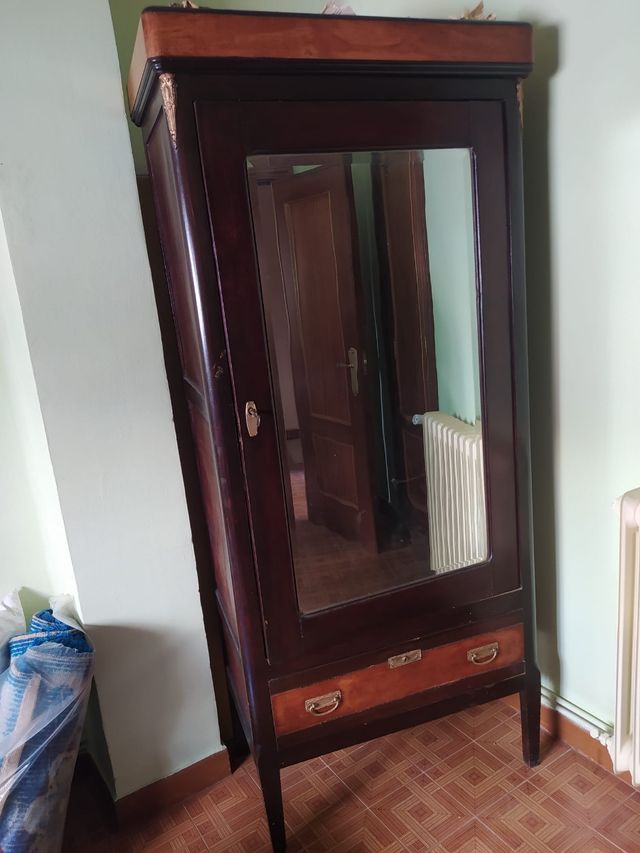 Armario antiguo en perfecto estado
