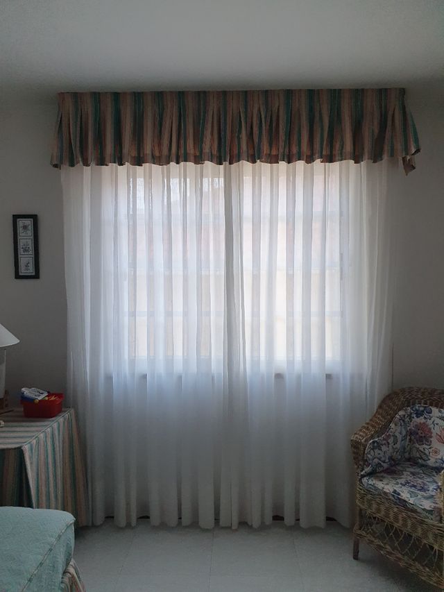 cortina con bandó y riel