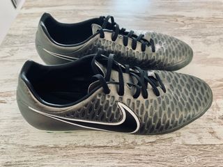 Nike MAGISTA césped artificial talla 43 de segunda mano por 10,99 EUR en  Urbanizacion Calipo en WALLAPOP