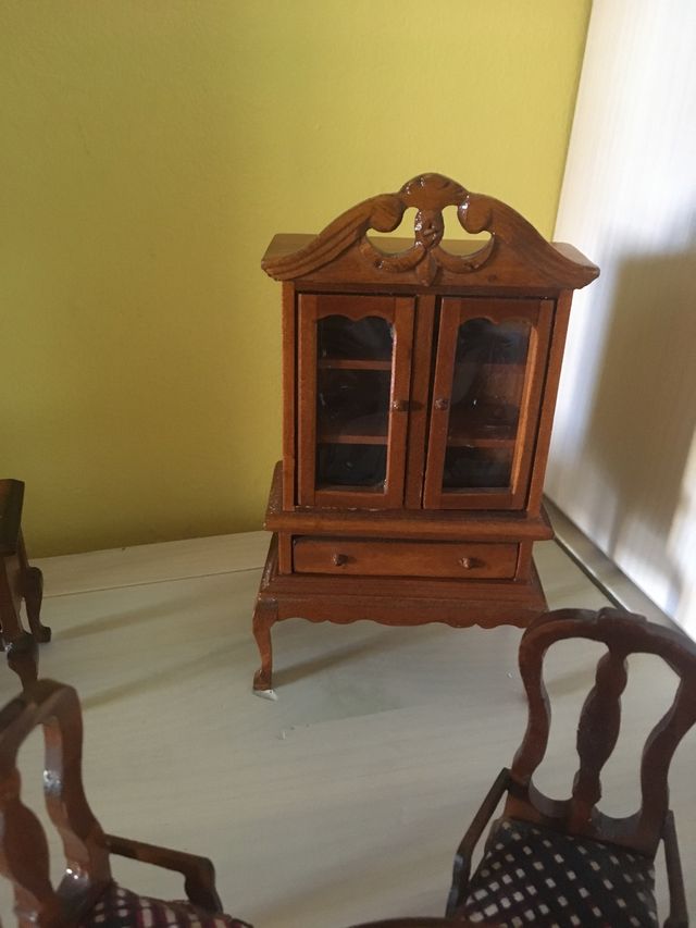 Muebles casa muñecas